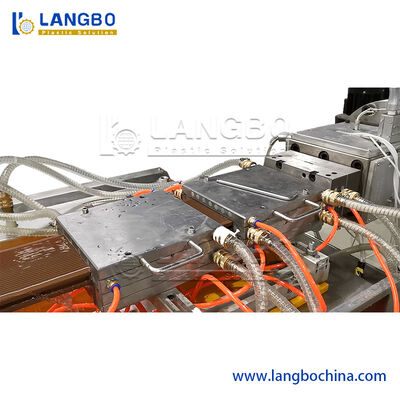 WPC Profiel Board Extruder Hout Plastic Composite Windows Door Frame Decking Wall Panel Floors Fence Sealing Strip PC Hollow Sheet Extrusion Making Machine