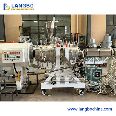 PE-buis-extrusielijn. Geautomatiseerde werking. Standaard-conforme chemisch bestand buis.