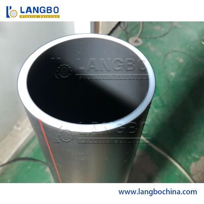 PE Pipe Extruder. Automatisch voedingssysteem. Hoogprecisie schroef voor uniform mengen.