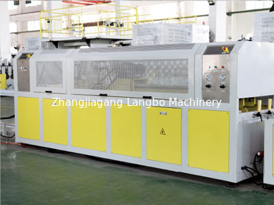 Innen- en buitenversiering WPC-fluitpaneelmachine WPC-wandpaneel-extrusielijnmachine