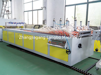 Innen- en buitenversiering WPC-fluitpaneelmachine WPC-wandpaneel-extrusielijnmachine