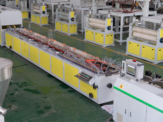 Motor Power Volledig Automatische PVC Plastic Profile Extrusion Productie Lijn Voor Top-notch Productie